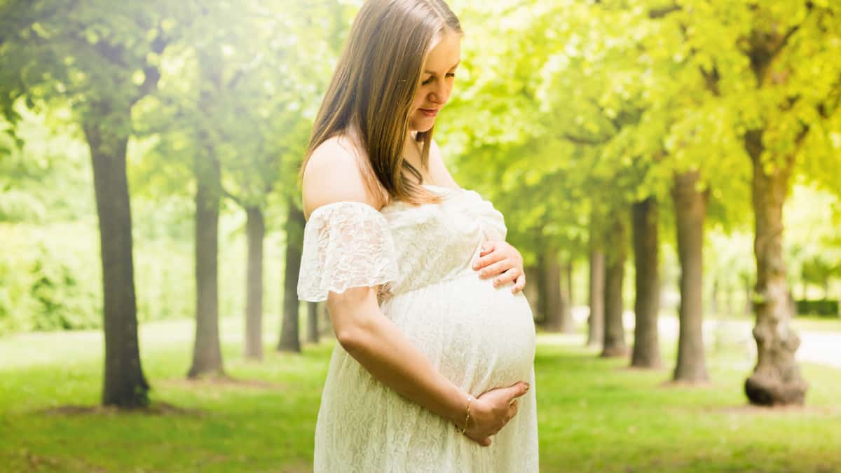 37 Maternity Shoot Dresses: Ideas, Poses and Locations For This Special Day